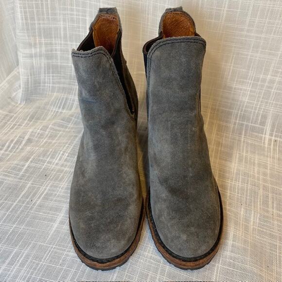 Frye Sabrina Chelsea Suede Heeled Boots Womens Gray ]Pull On Bootie 7.5 M - Picture 6 of 8